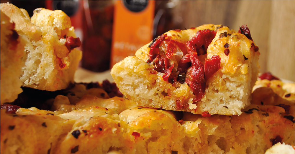 FOCACCIA AUX PÉTALES DE TOMATES SÉCHÉS