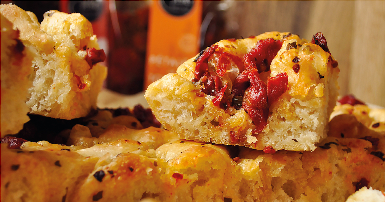 FOCACCIA AUX PÉTALES DE TOMATES SÉCHÉS